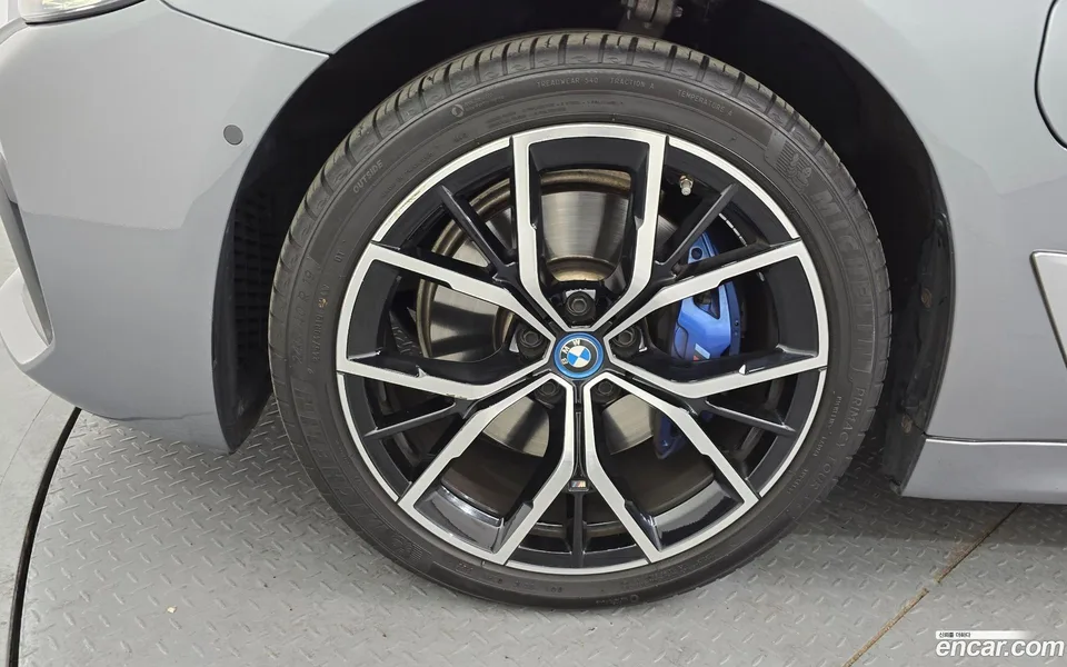 BMW 5 Series 530e M 2023 — миниатюра 2
