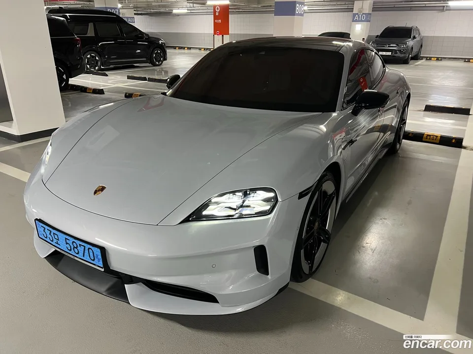 Porsche Taycan 4 2025 — thumbnail 3
