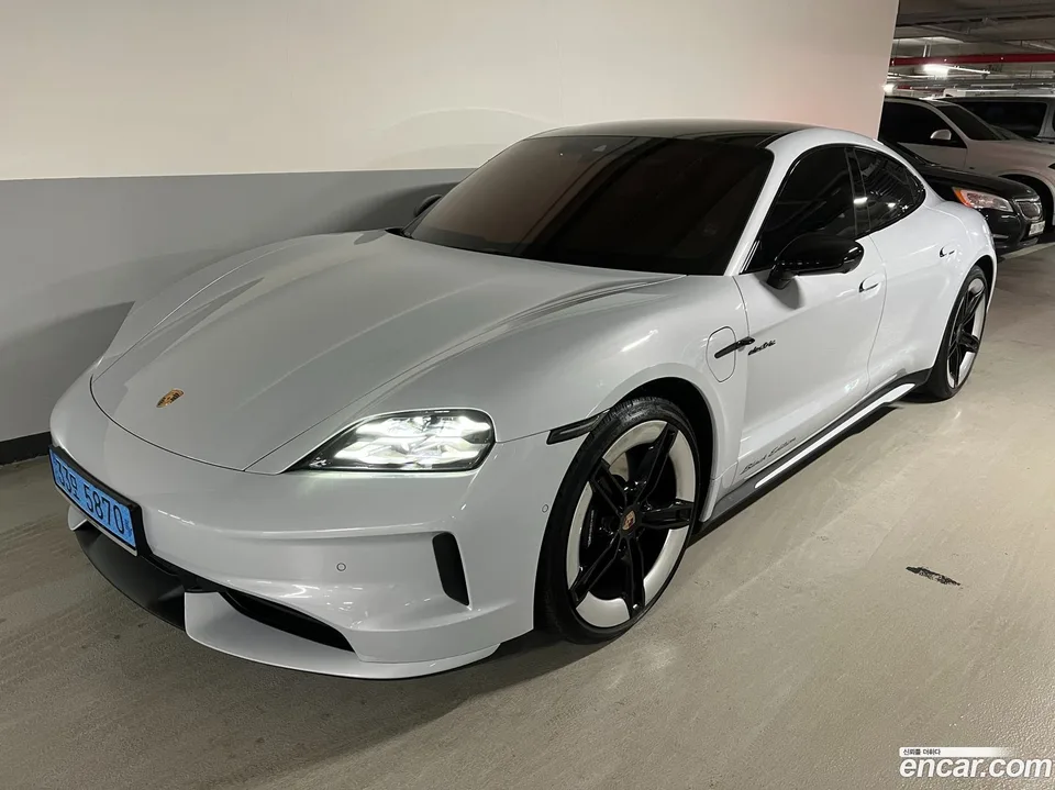 Porsche Taycan 4 2025 — thumbnail 4