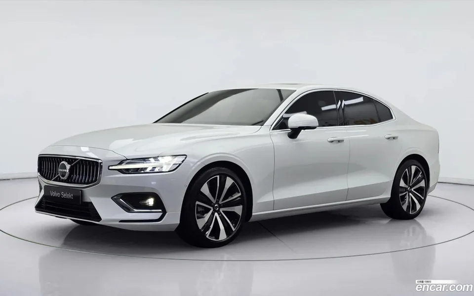 Volvo S60 B5 2023 — фото 1, купить с доставкой в Москву