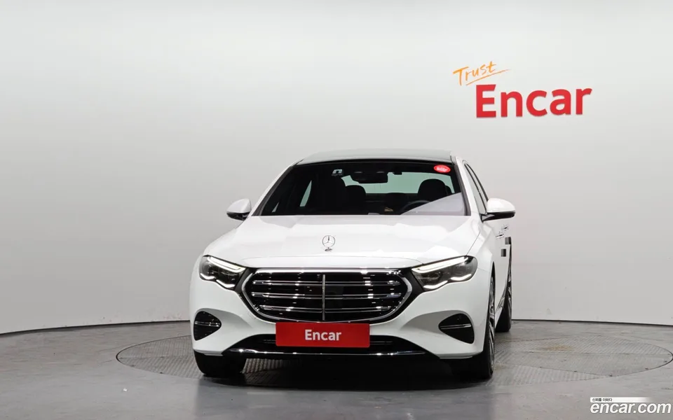 Mercedes-Benz E-Class E300 4MATIC 2025 — миниатюра 3