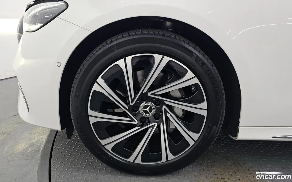 Mercedes-Benz E-Class E300 4MATIC 2025 — миниатюра 5