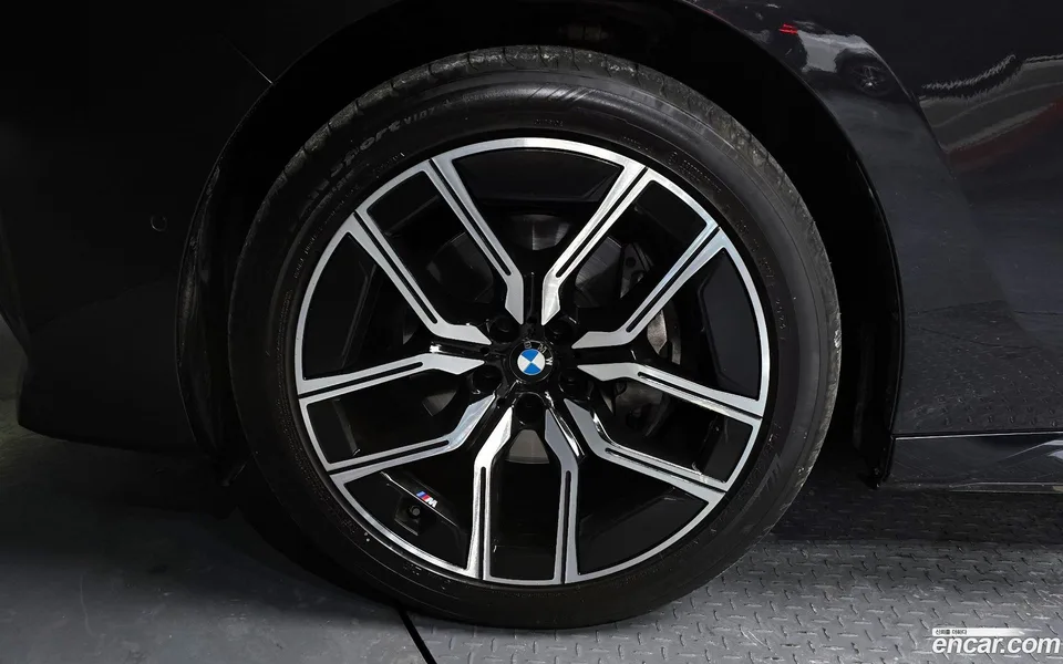 BMW 7 Series 740d xDrive M 2025 — миниатюра 5