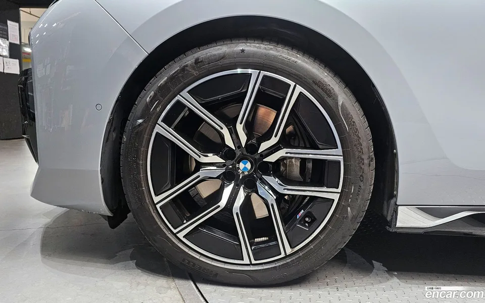 BMW 7 Series 740i sDrive M 2023 — миниатюра 2