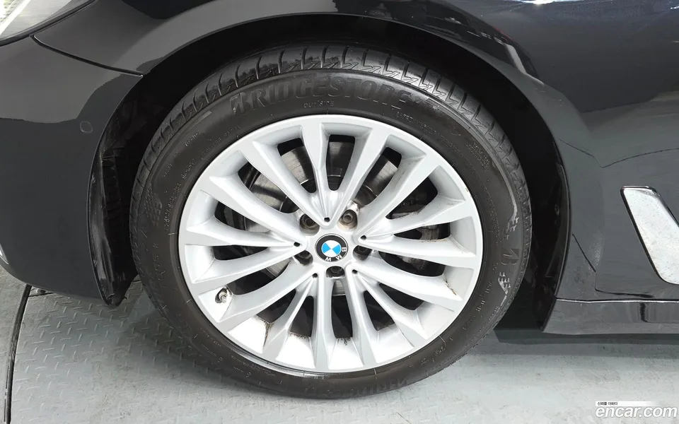BMW 5 Series 520i 2023 — миниатюра 5