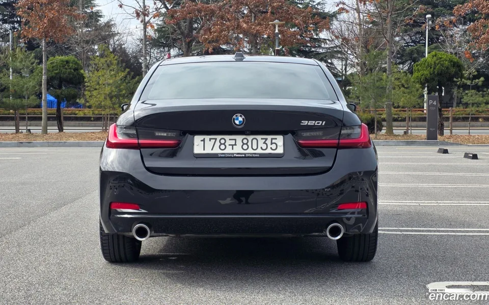 BMW 3 Series 320i 2025 — thumbnail 4