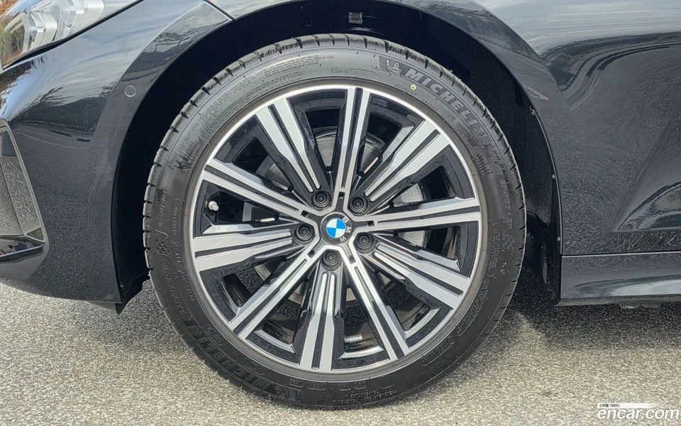 BMW 3 Series 320i 2025 — thumbnail 5