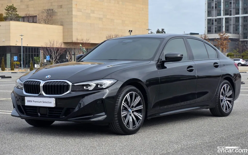 BMW 3 Series 320i 2025 — photo 1, buy with delivery to Moscow