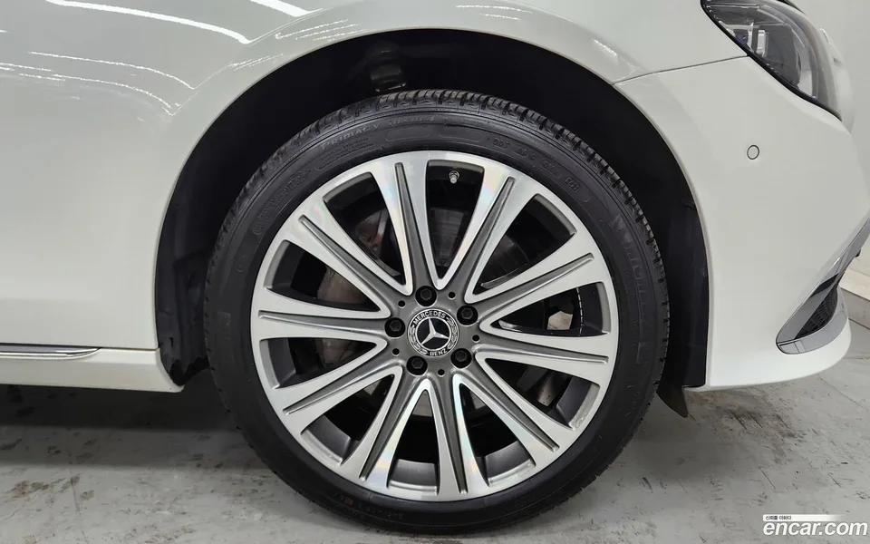 Mercedes-Benz E-Class E350 4MATIC 2023 — thumbnail 5