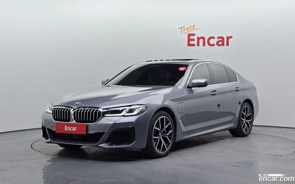 BMW 5 Series 530e M 2023 — фото 1, купить с доставкой в Москву