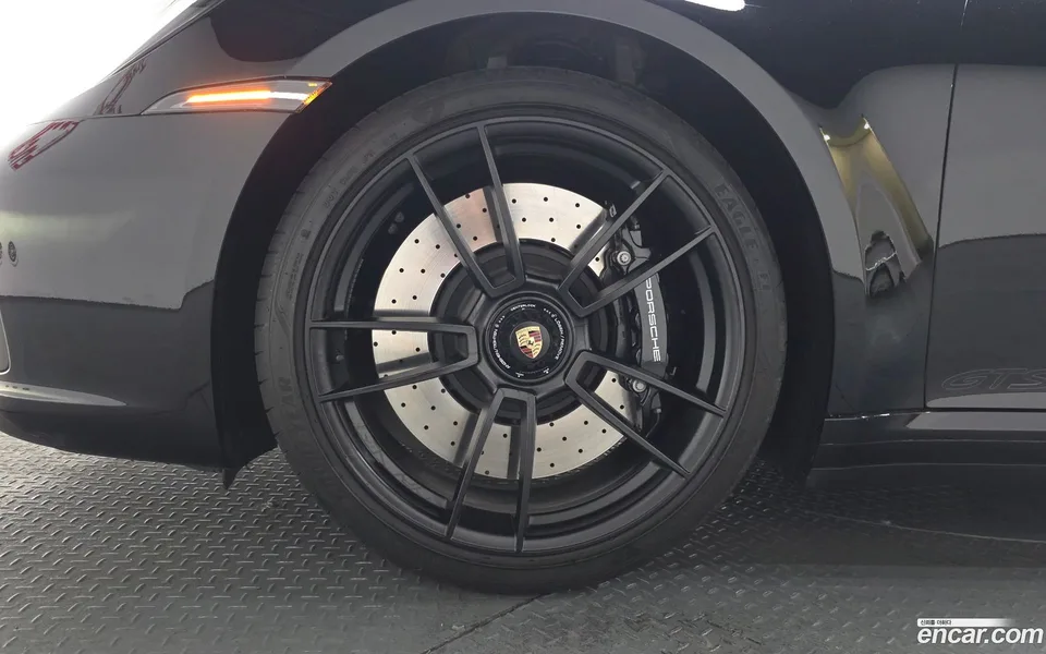 Porsche 911 (992) 4 GTS 2022 — миниатюра 2