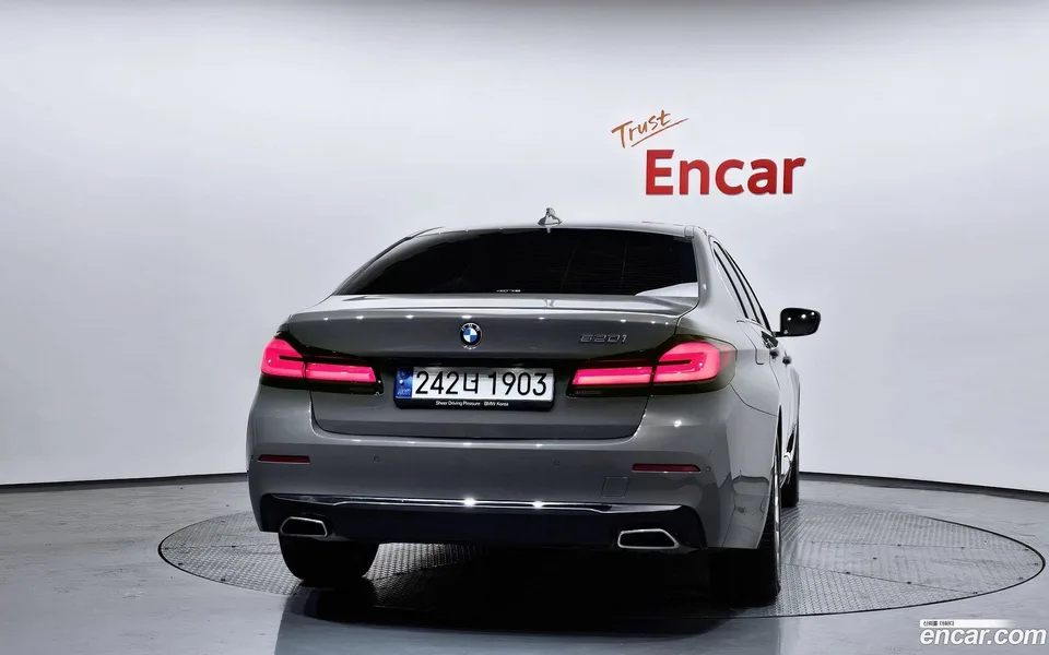 BMW 5 Series 520i 2022 — миниатюра 4