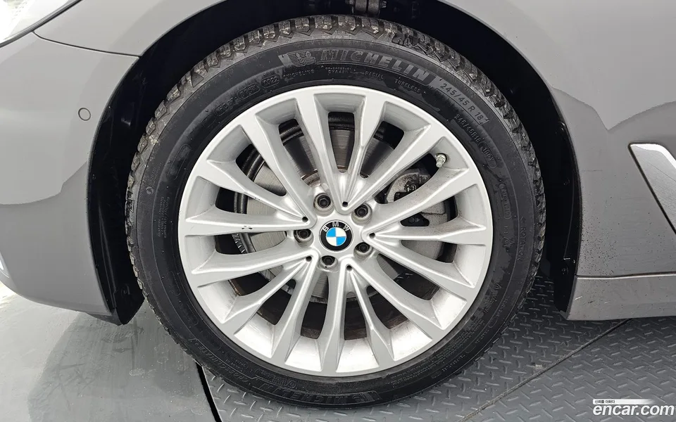 BMW 5 Series 520i 2022 — миниатюра 5