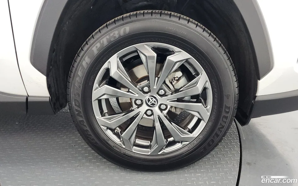 Toyota RAV4 2.5 4WD LTD 2024 — миниатюра 5