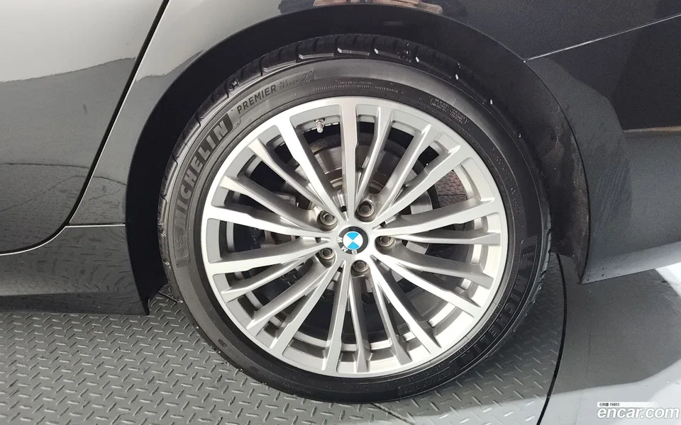 BMW 3 Series 320i 2022 — миниатюра 2