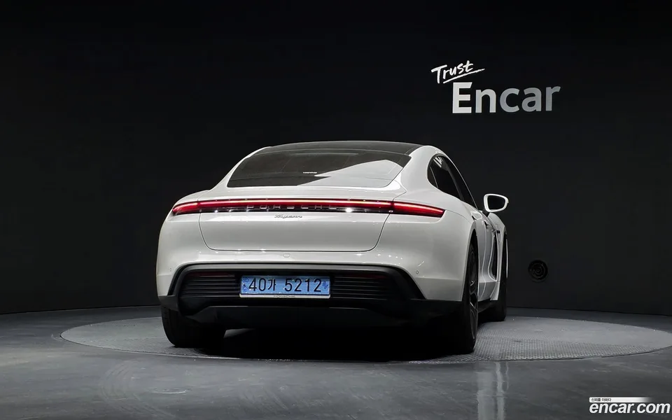 Porsche Taycan 2023 — миниатюра 4