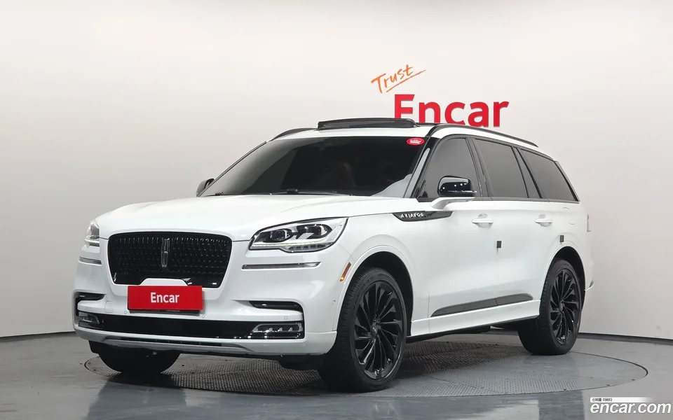 Lincoln Aviator 3.0 AWD 2023 — фото 1, купить с доставкой в Москву