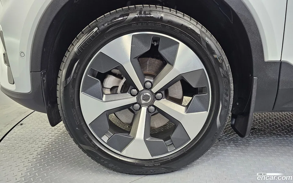 Volvo XC40 B4 2023 — миниатюра 2