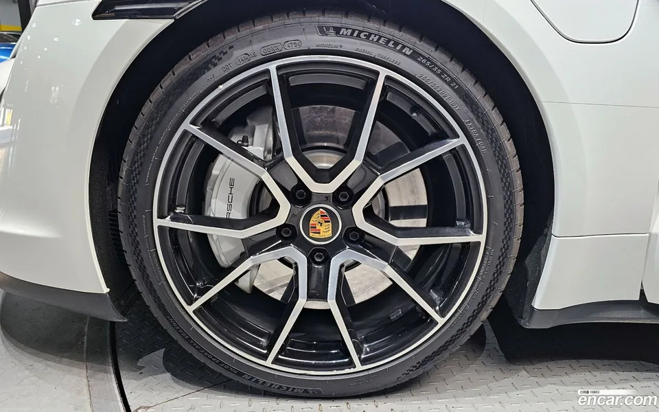 Porsche Taycan 4S 2024 — миниатюра 2