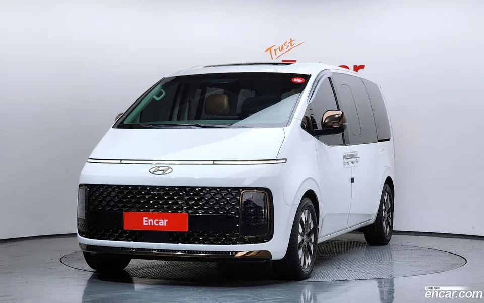 Hyundai Staria 4WD 7 2022 — фото 1, купить с доставкой в Москву
