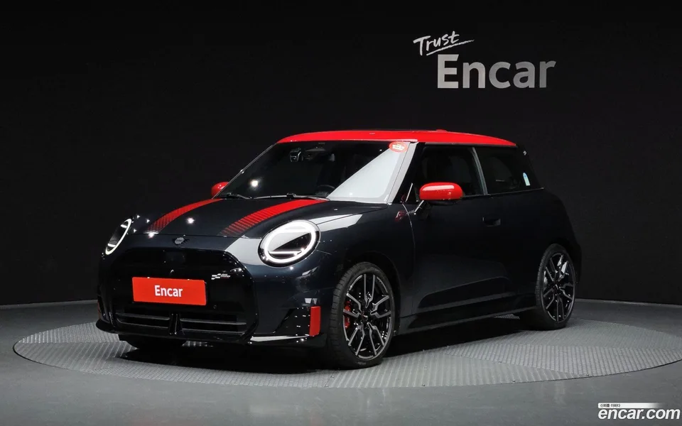MINI Cooper Electric JCW 2025 — фото 1, купить с доставкой в Москву