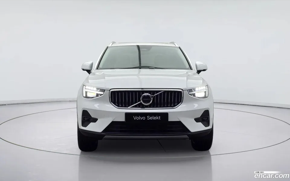 Volvo XC40 B4 2025 — миниатюра 3