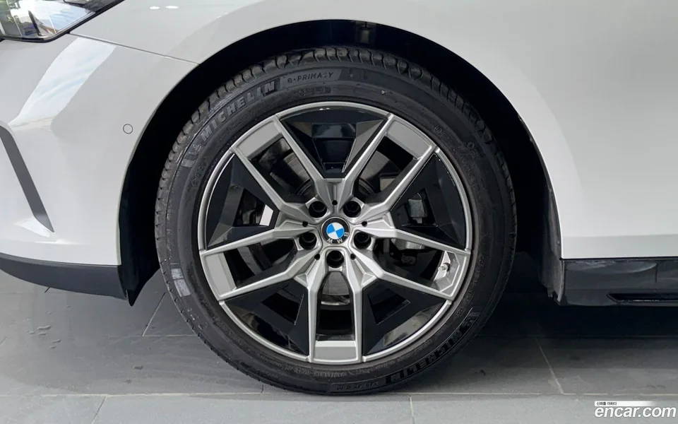 BMW 5 Series 520i 2025 — миниатюра 2