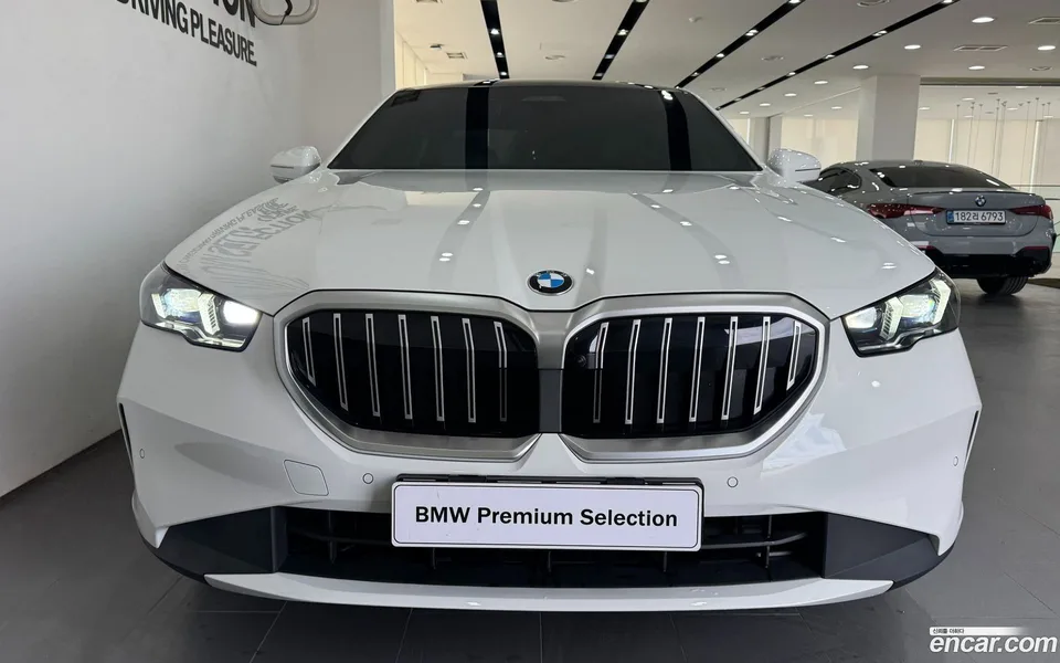 BMW 5 Series 520i 2025 — миниатюра 3