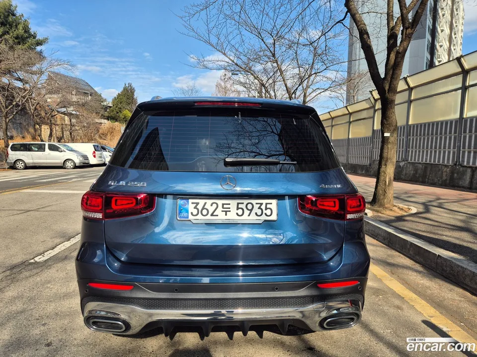 Mercedes-Benz GLB-Class GLB250 4MATIC 2023 — миниатюра 4