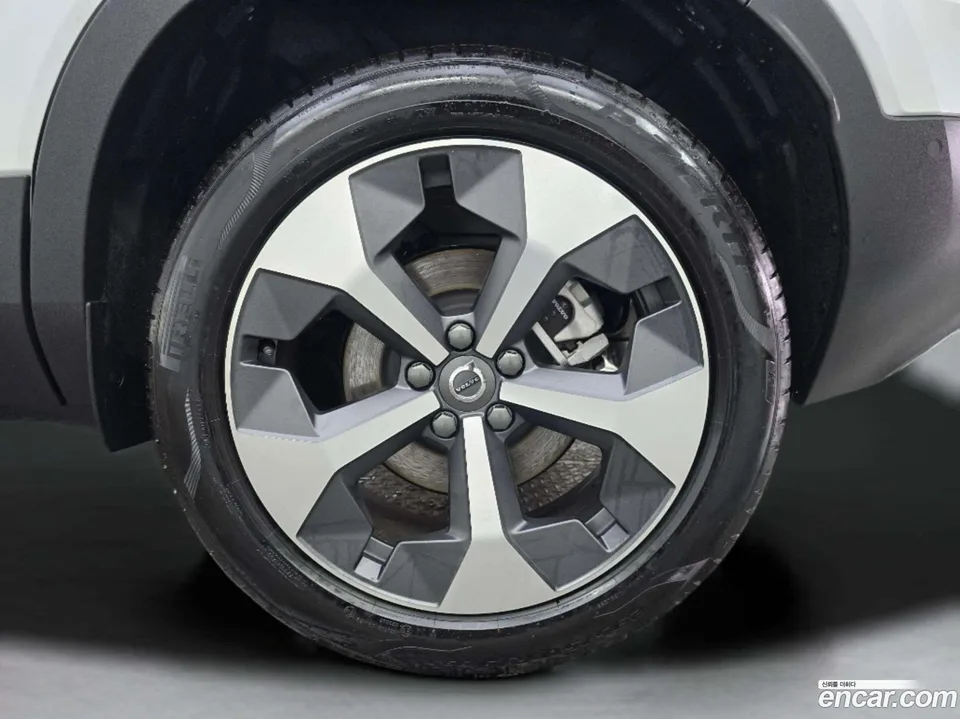 Volvo XC40 B4 2025 — миниатюра 2