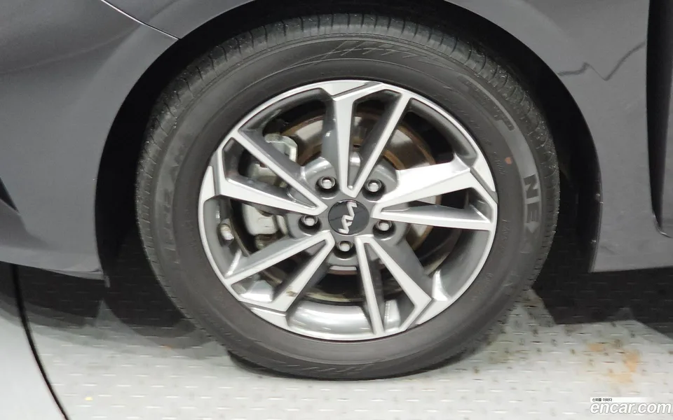 Kia K3 1.6 2023 — thumbnail 2