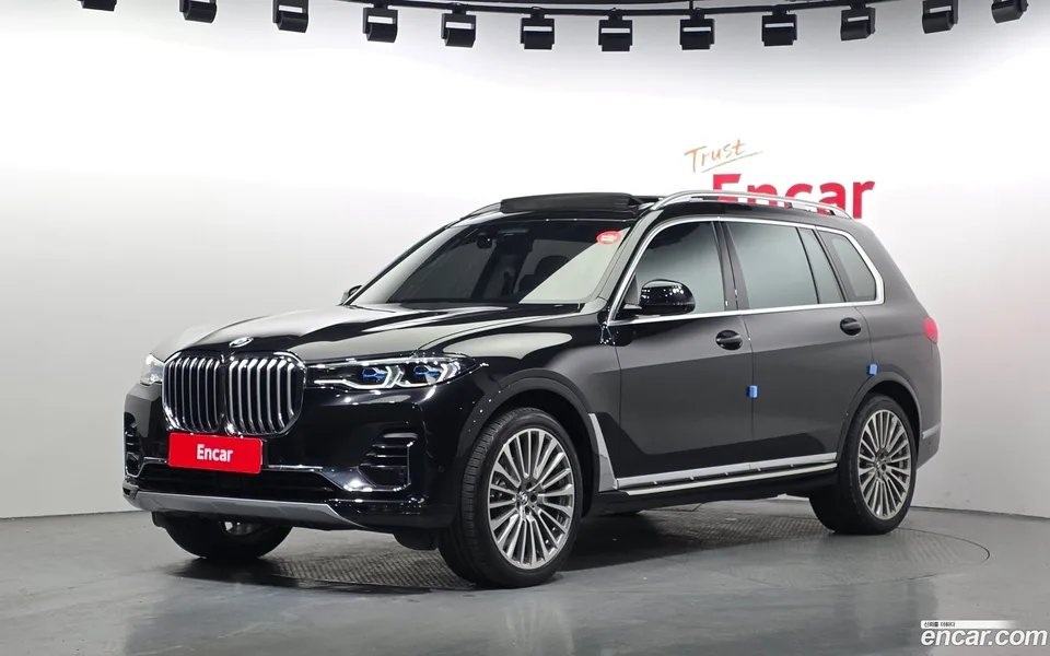 BMW X7 xDrive 40i 7 2022 — фото 1, купить с доставкой в Москву