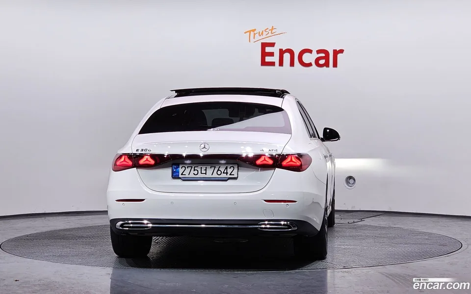Mercedes-Benz E-Class E300 4MATIC 2024 — миниатюра 4