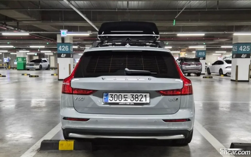 Volvo V60 Cross Country B5 AWD 2023 — миниатюра 4