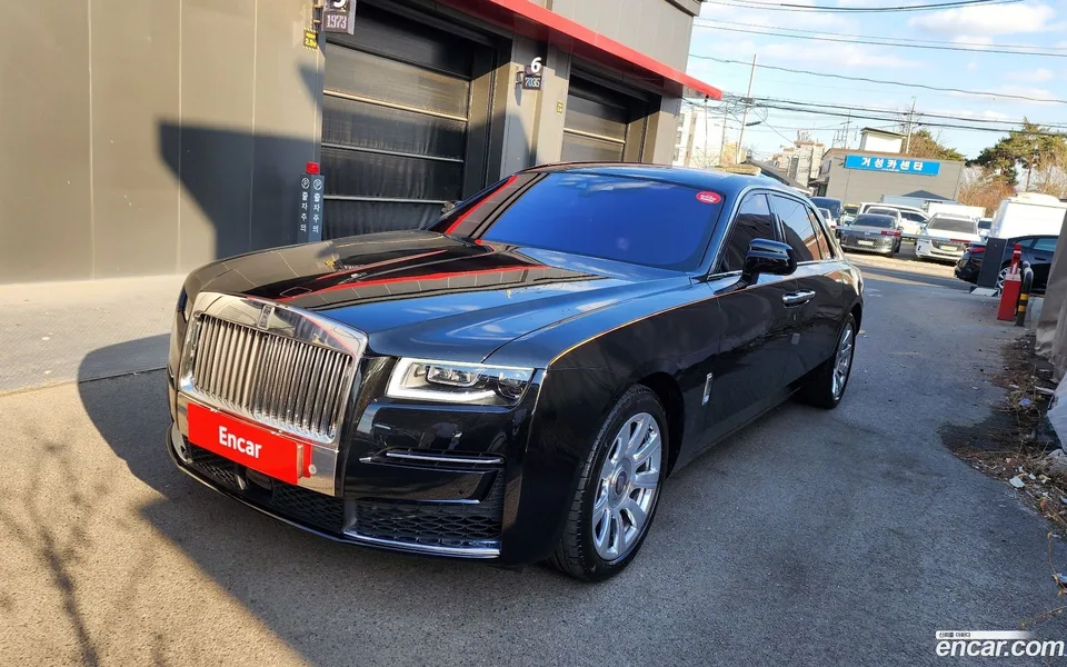 Rolls-Royce Ghost 6.7 EWB V12 2024 — фото 1, купить с доставкой в Москву