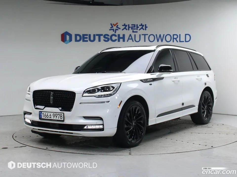 Lincoln Aviator 3.0 AWD 2023 — фото 1, купить с доставкой в Москву