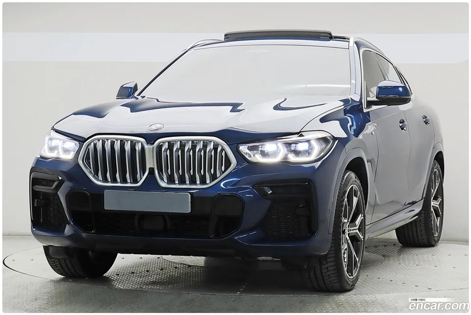 BMW X6 xDrive40i M 2023 — фото 1, купить с доставкой в Москву