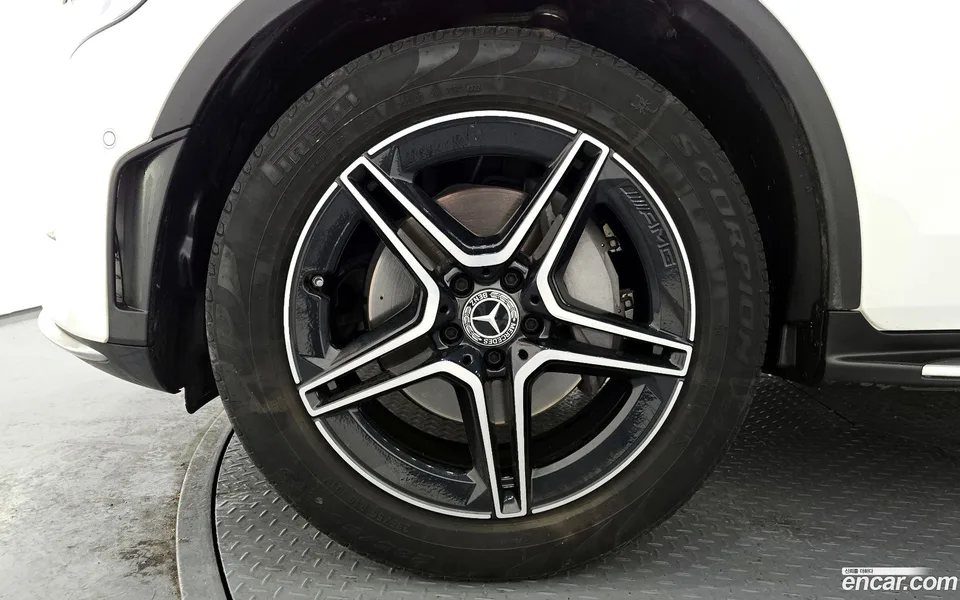 Mercedes-Benz GLC-Class GLC300 4MATIC 2023 — миниатюра 2
