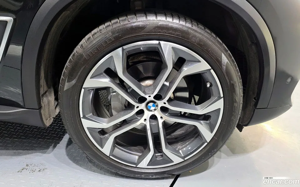 BMW X5 xDrive 40i xLine 2022 — миниатюра 2
