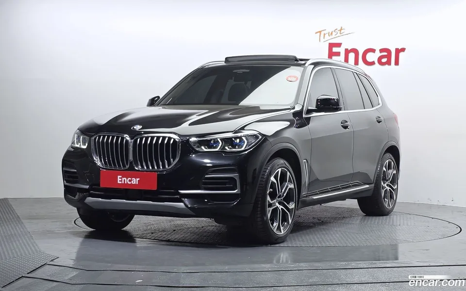 BMW X5 xDrive 40i xLine 2022 — фото 1, купить с доставкой в Москву