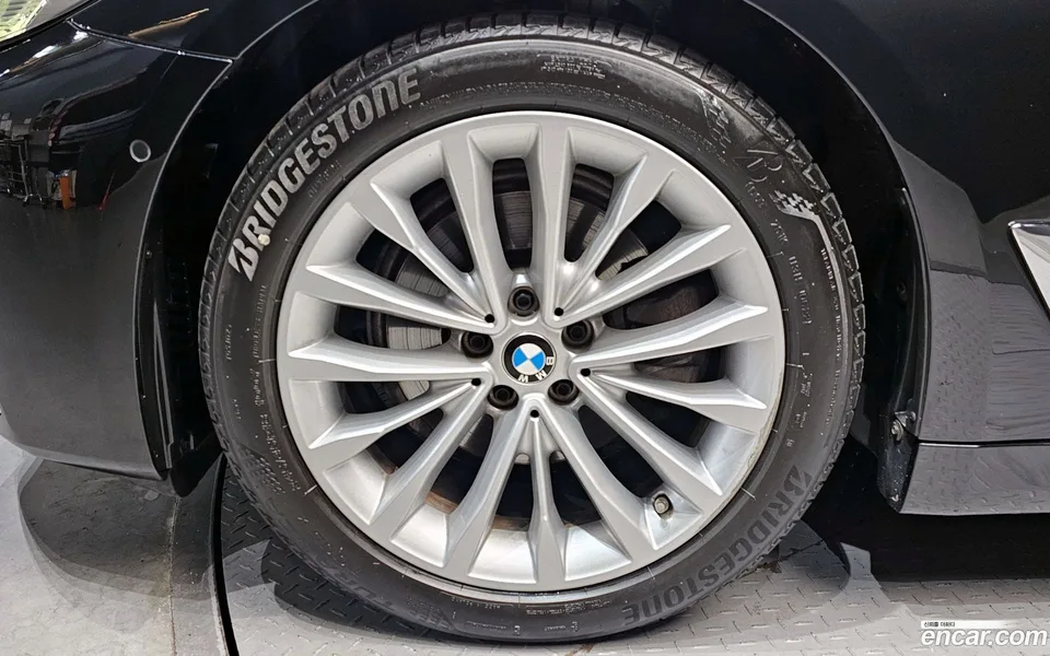 BMW 5 Series 520i 2022 — миниатюра 2