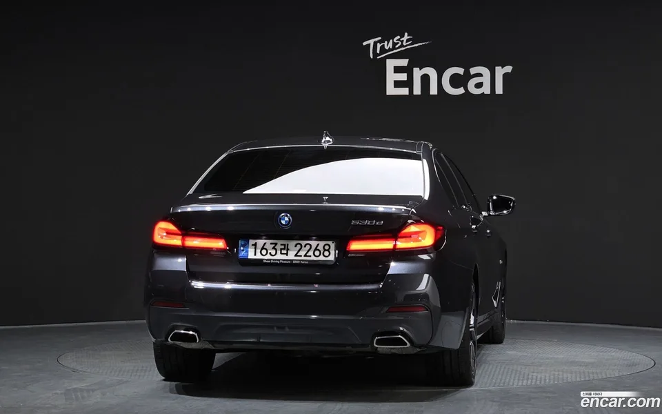 BMW 5 Series 530e M 2023 — миниатюра 4
