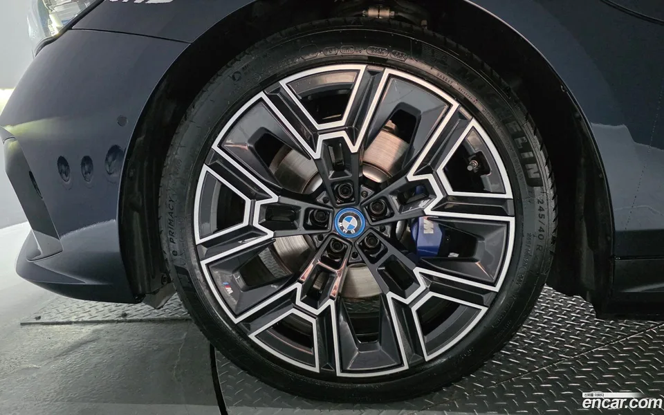 BMW 5 Series 530e M 2025 — миниатюра 2