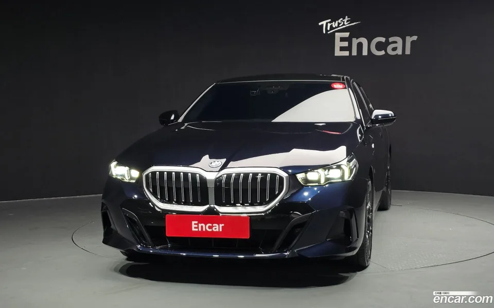 BMW 5 Series 530e M 2025 — миниатюра 3