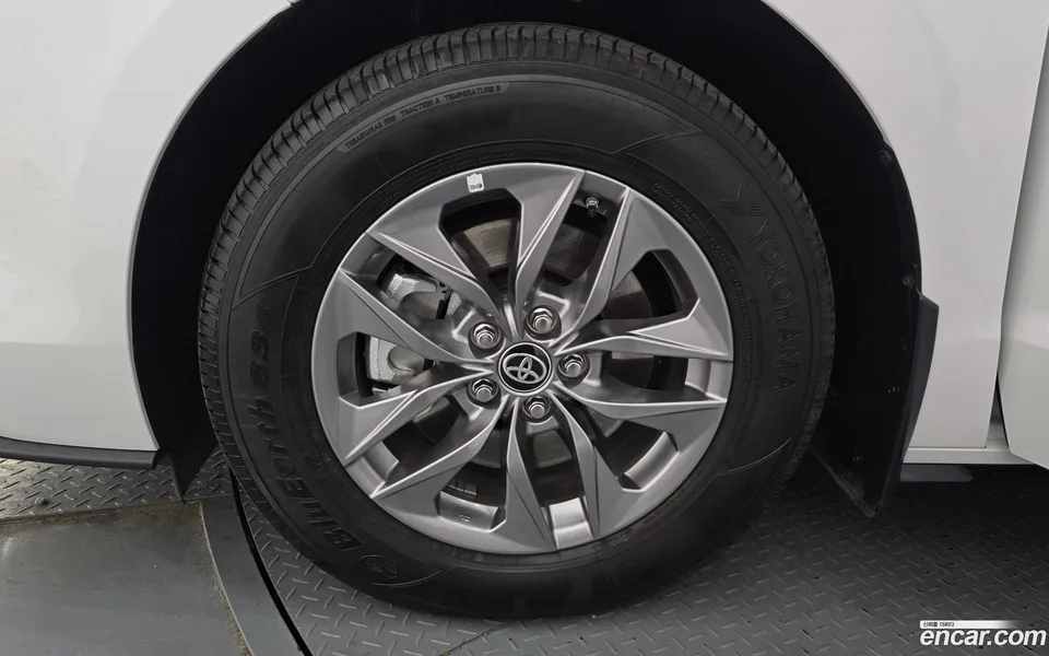 Toyota Sienna 2.5 AWD 2024 — миниатюра 5