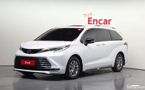 Toyota Sienna 2024 buy in Moscow