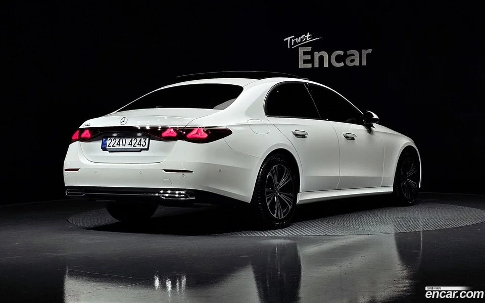 Mercedes-Benz E-Class E200 2025 — миниатюра 2