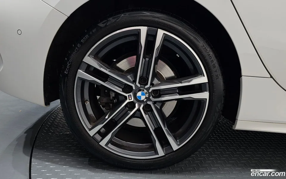 BMW 1 Series 120i M 2023 — миниатюра 2
