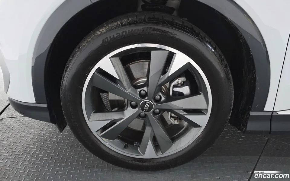 Audi Q4 e-tron 40 2023 — миниатюра 5