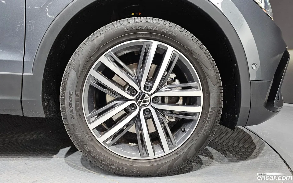 Volkswagen Tiguan Allspace 2.0 TSI 2024 — миниатюра 2
